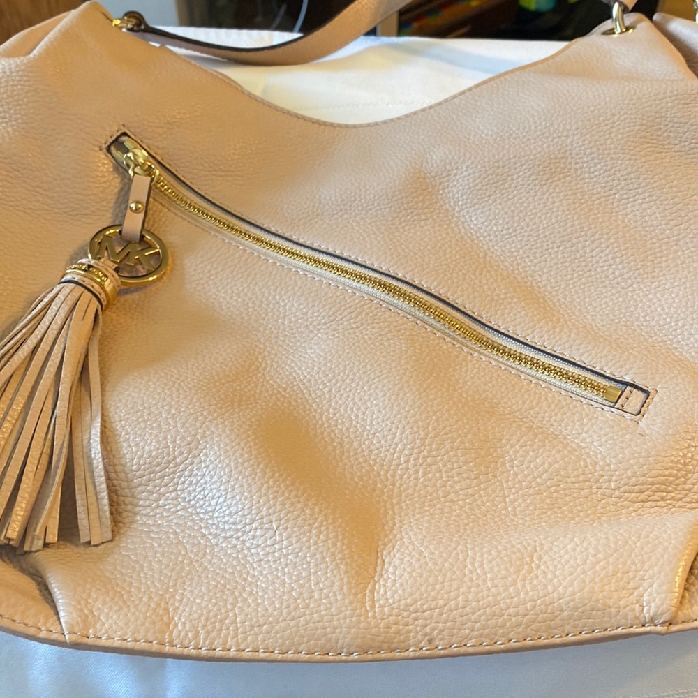 Excellent used condition Michael Kors Purse pale pink bag is gorgeous